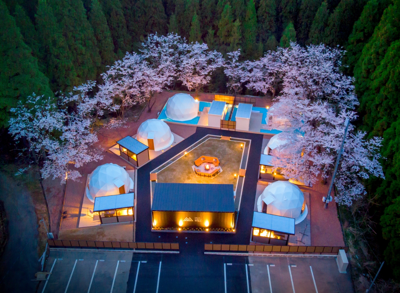 グランピングエリアの夜のイメージ