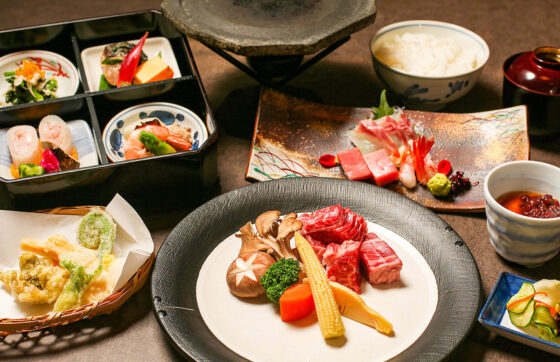 【宿泊棟・グレードアップ2食（石焼厳選和牛御膳）】豊かな自然の中で美味・温泉を満喫の写真