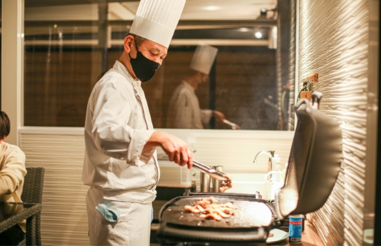 【グランピング・専属シェフ肉ver】贅沢!目の前で焼き上げるアツアツの肉料理★オールインクルーシブ★の写真